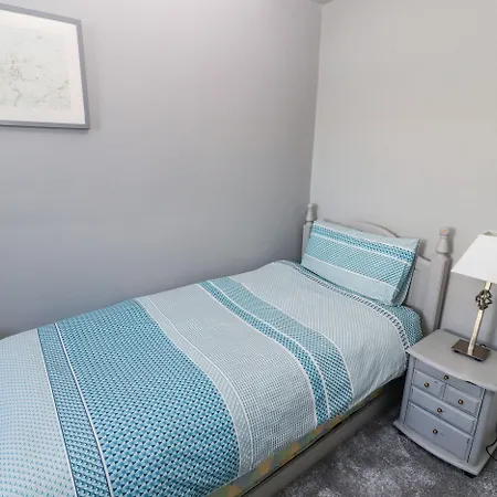Greenmantle Apartment *